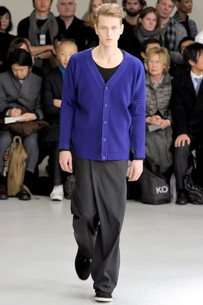 Look 32